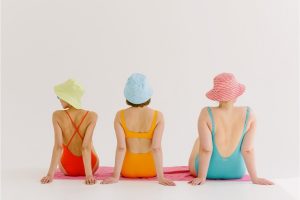 Triumph stroje kąpielowe jednoczęściowe – styl i komfort na plaży